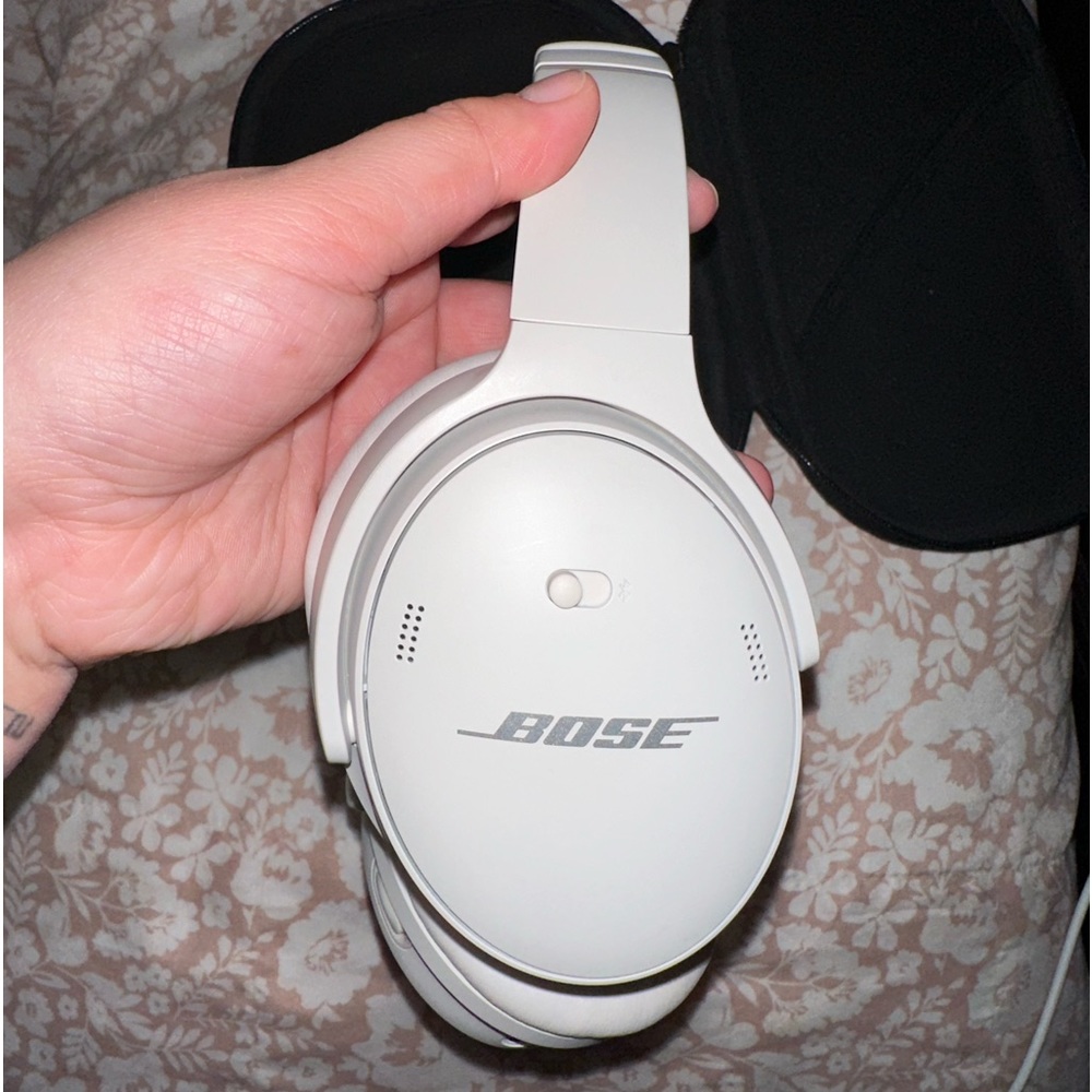 Bose sound cancelling headphones